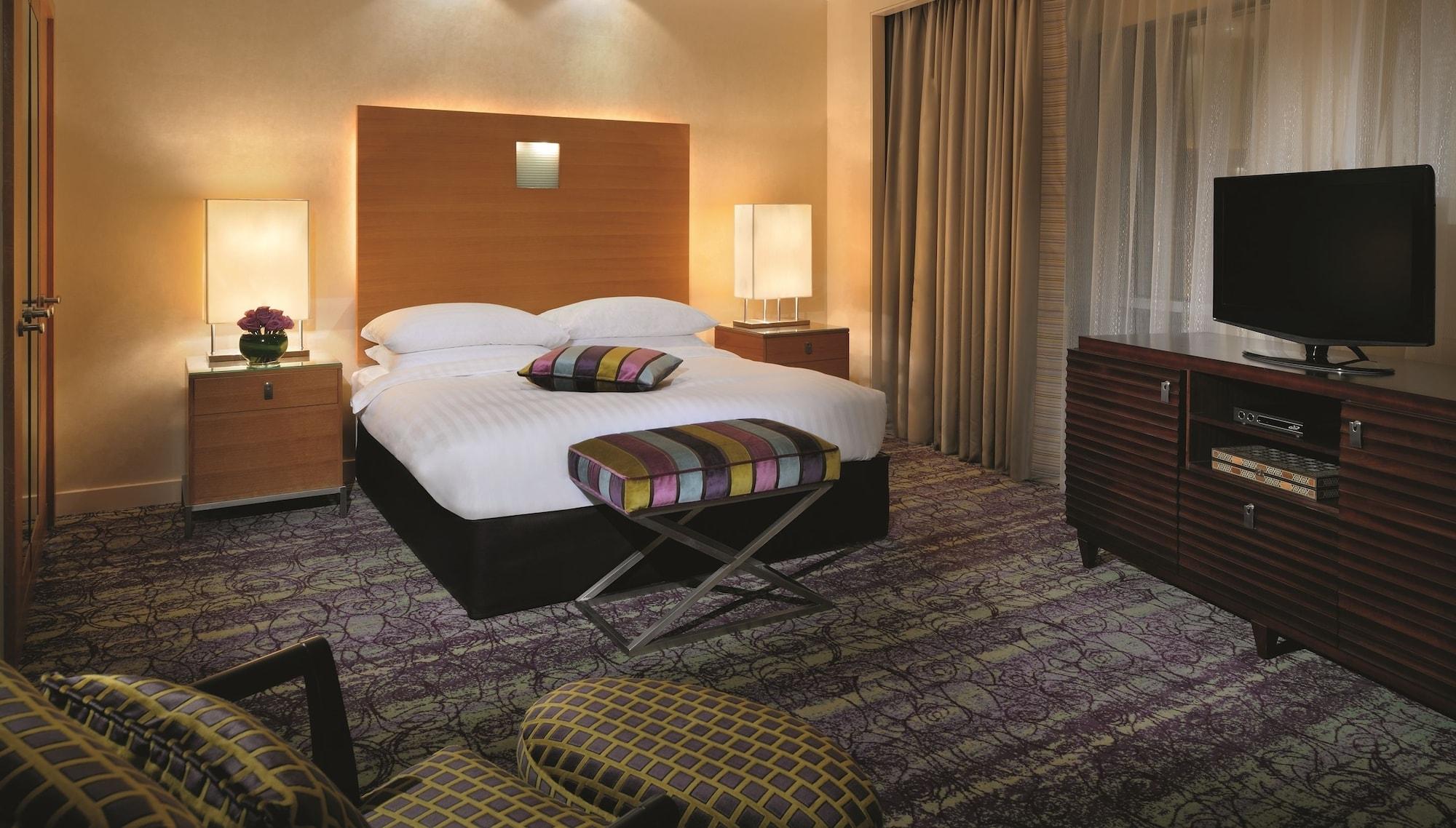 Qabila Westbay Hotel By Marriott Doha Bagian luar foto A bedroom at the MGM Grand