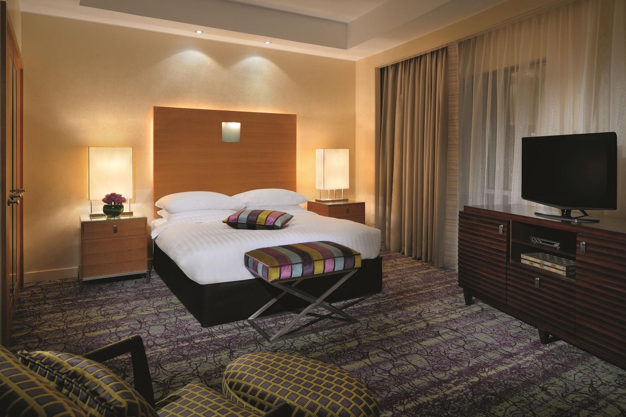 Qabila Westbay Hotel By Marriott Doha Ruang foto A bedroom at the hotel