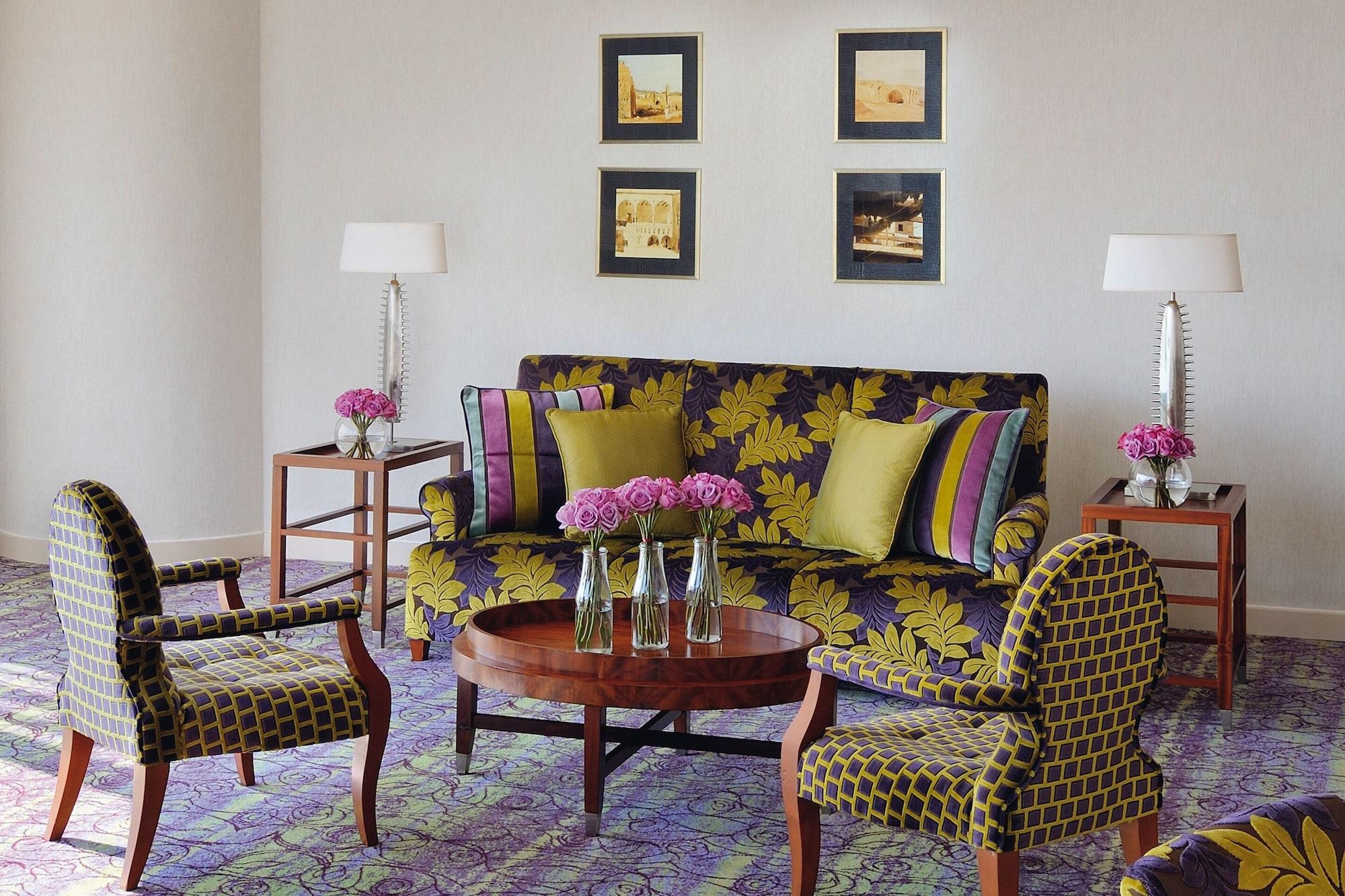Qabila Westbay Hotel By Marriott Doha Bagian luar foto A living room
