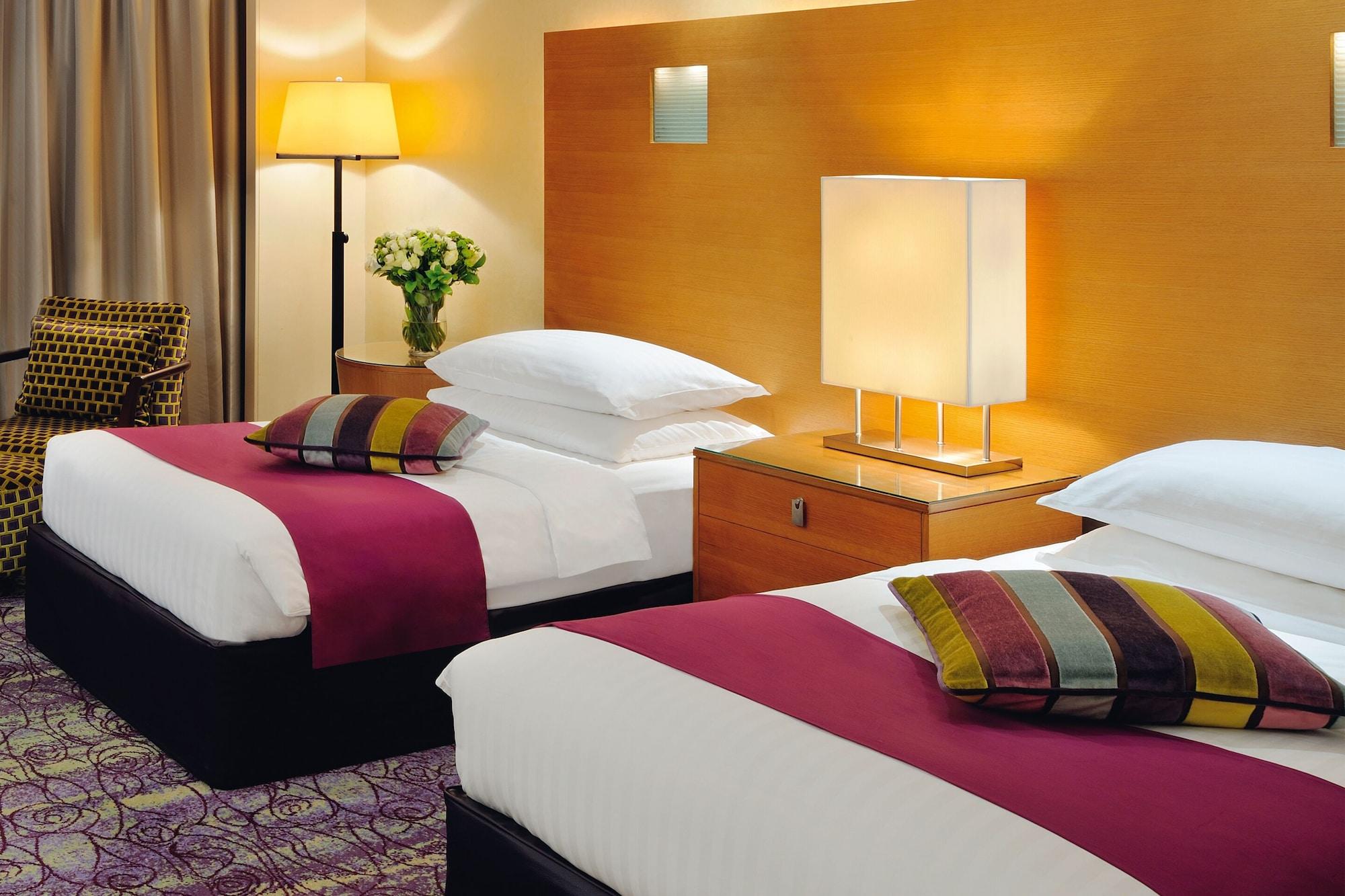 Qabila Westbay Hotel By Marriott Doha Bagian luar foto A typical room at the hotel