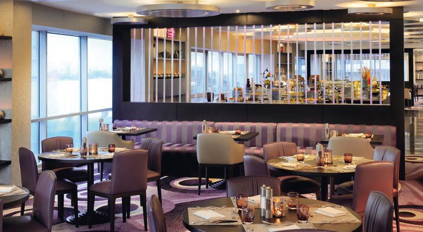 Qabila Westbay Hotel By Marriott Doha Bagian luar foto The interior of the restaurant