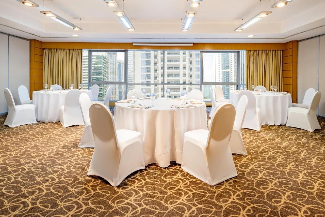 Qabila Westbay Hotel By Marriott Doha Bagian luar foto Meeting room