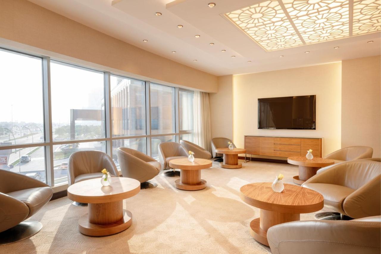 Qabila Westbay Hotel By Marriott Doha Bagian luar foto The lounge at the airport