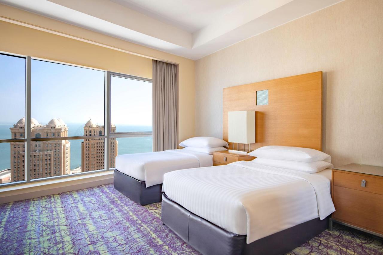 Qabila Westbay Hotel By Marriott Doha Bagian luar foto A guest room at Jumeirah Atlantis