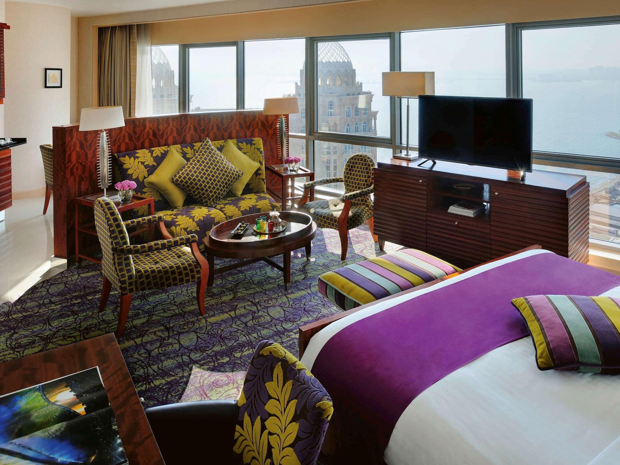 Qabila Westbay Hotel By Marriott Doha Bagian luar foto A suite at the Jumeirah Emirates Towers Hotel