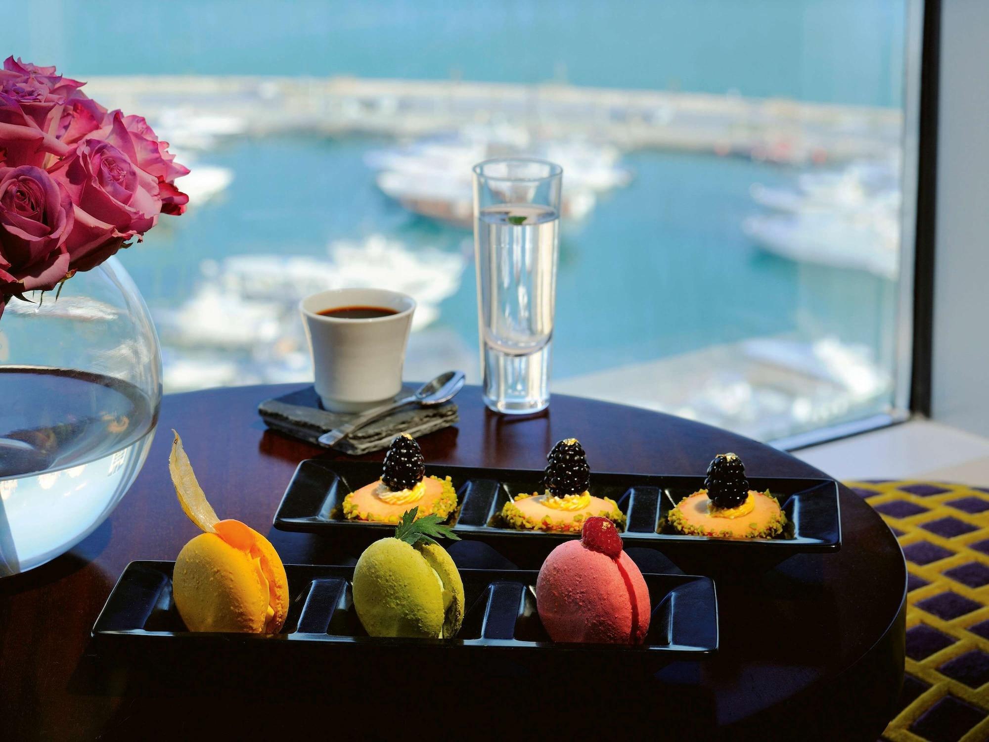 Qabila Westbay Hotel By Marriott Doha Bagian luar foto A selection of ice cream