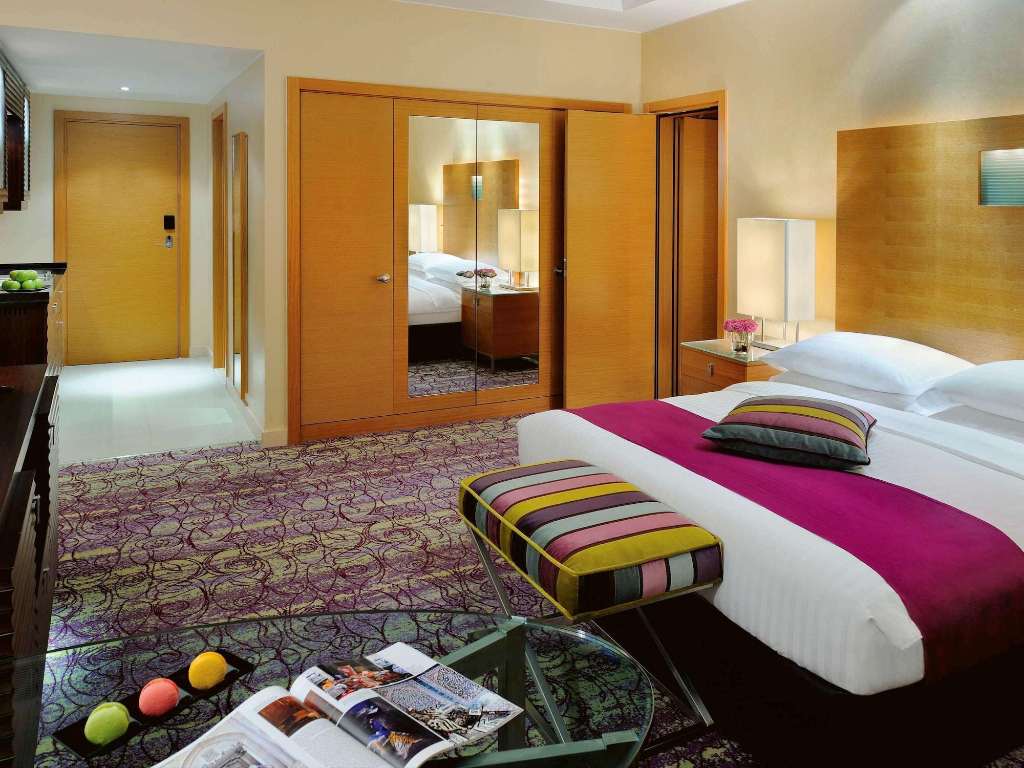 Qabila Westbay Hotel By Marriott Doha Bagian luar foto Suite