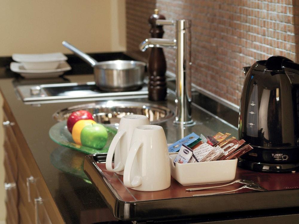 Qabila Westbay Hotel By Marriott Doha Bagian luar foto A kitchen in a serviced apartment