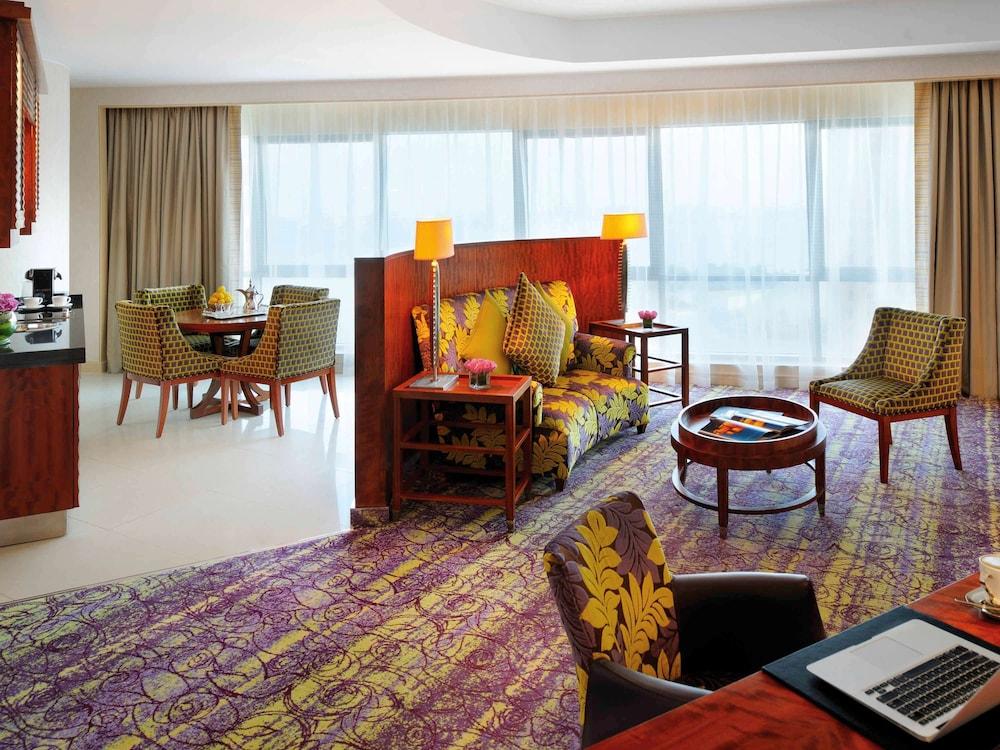 Qabila Westbay Hotel By Marriott Doha Bagian luar foto Suite at the hotel