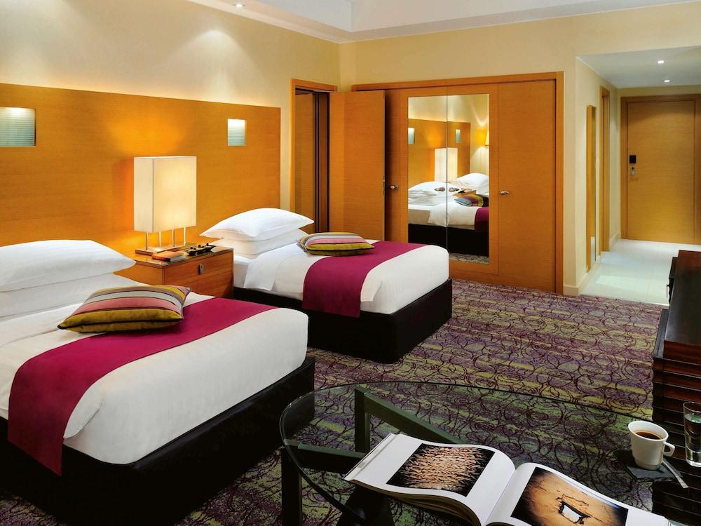 Qabila Westbay Hotel By Marriott Doha Bagian luar foto A typical room at the hotel