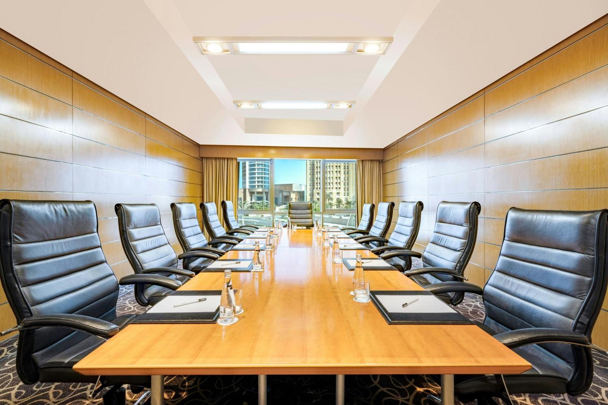 Qabila Westbay Hotel By Marriott Doha Bagian luar foto Meeting room