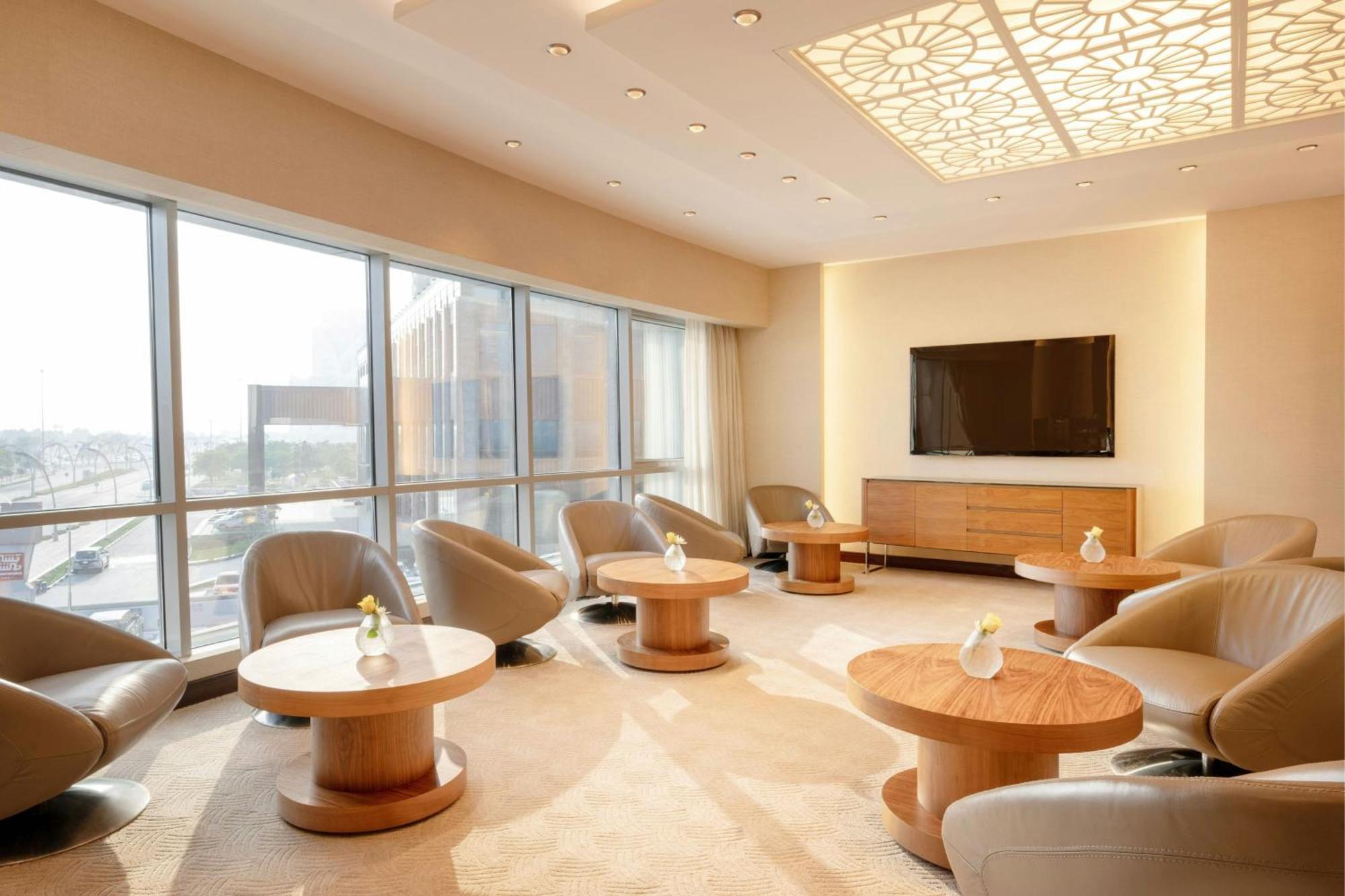Qabila Westbay Hotel By Marriott Doha Bagian luar foto The lounge at the airport