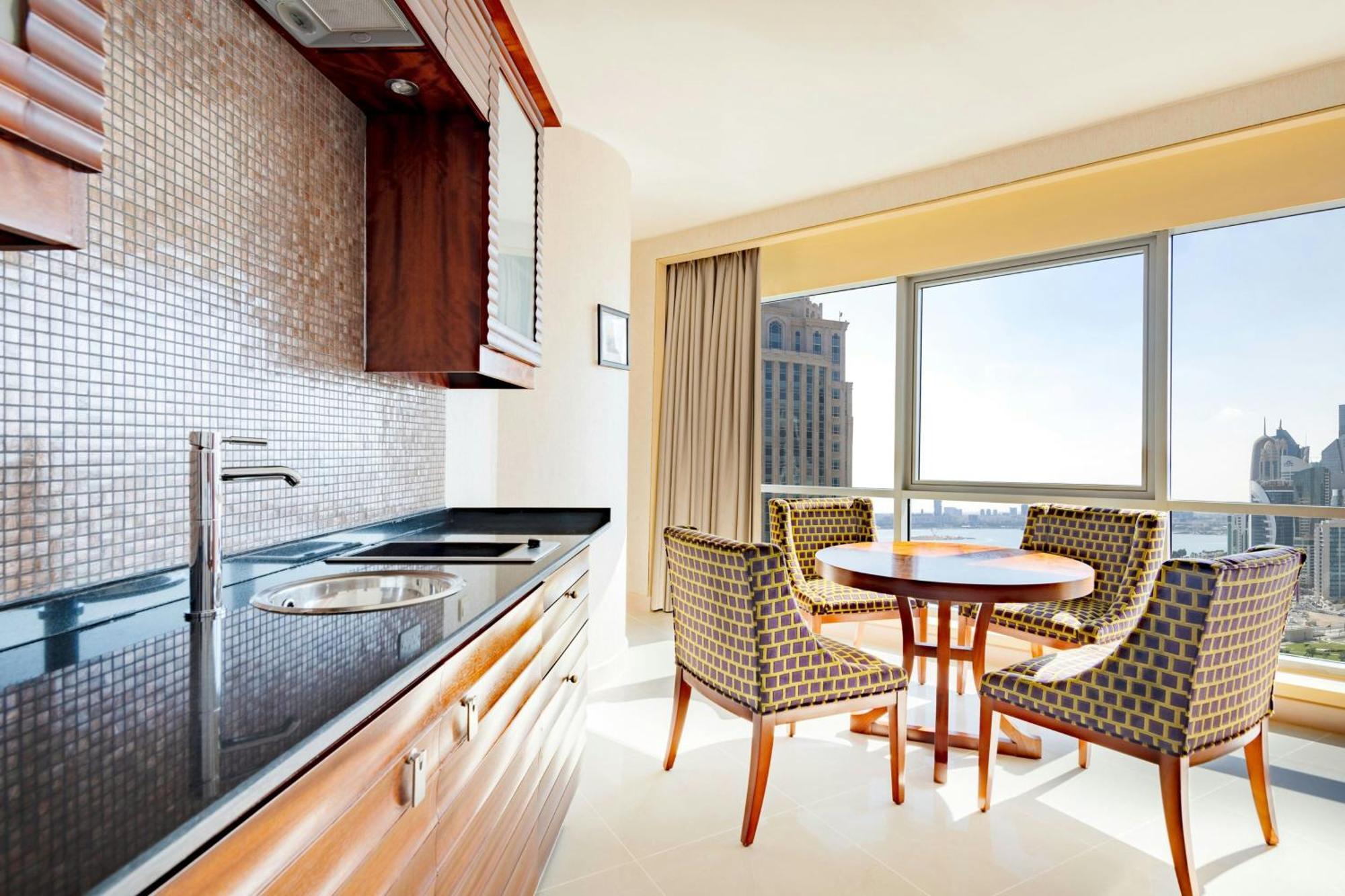 Qabila Westbay Hotel By Marriott Doha Bagian luar foto Kitchenette