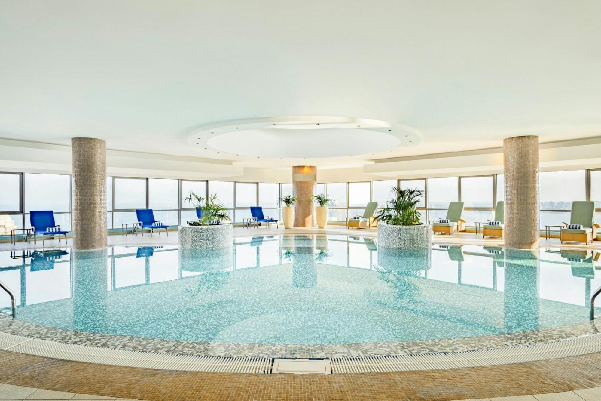 Qabila Westbay Hotel By Marriott Doha Bagian luar foto The pool at the hotel